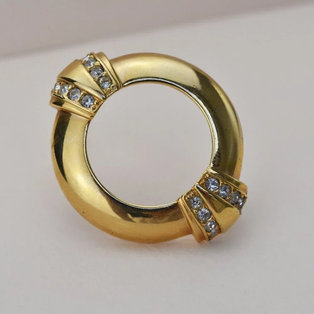 Open circle brooch gold tone, accent round rhinestone brooch